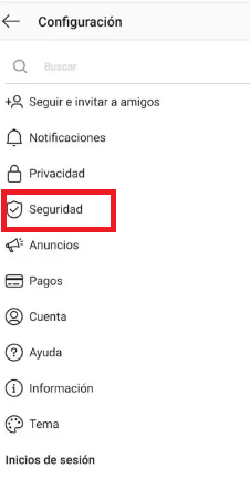 Selecciona la opción “Configuración y privacidad”