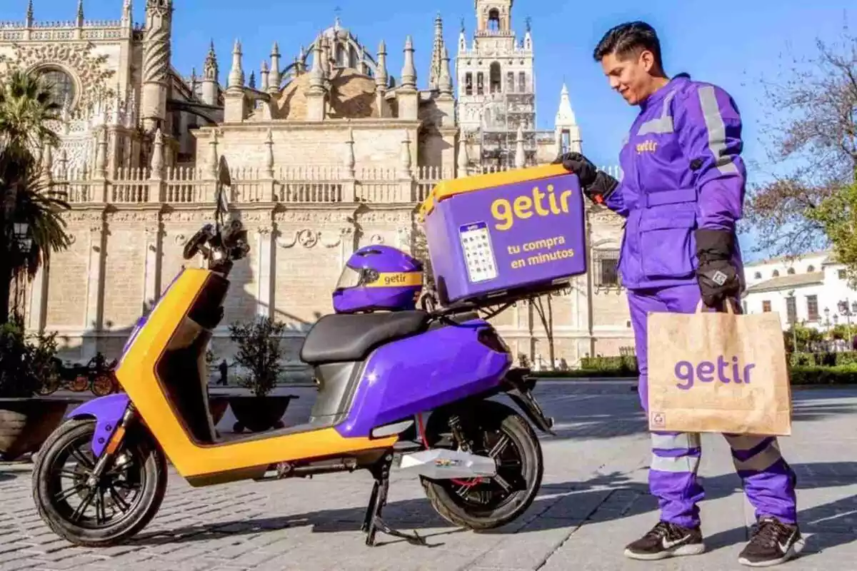 ¿Es necesario tener un auto propio o moto para trabajar en Getir?